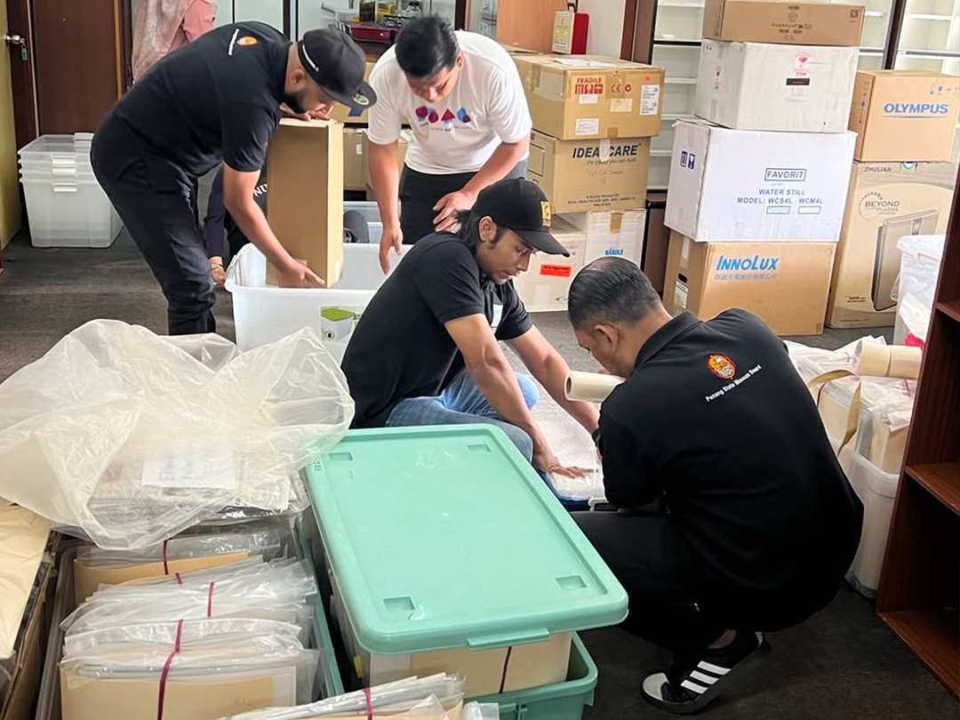 Preparation and transport of marine specimens from the RRC-UMT collection before their loan to a local museum for display in their public gallery.
